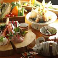 酒の國 高知。高知の地酒はもちろん、全国の様々な日本酒を日替わりでお楽しみ頂けるのもツナシザの魅力です。