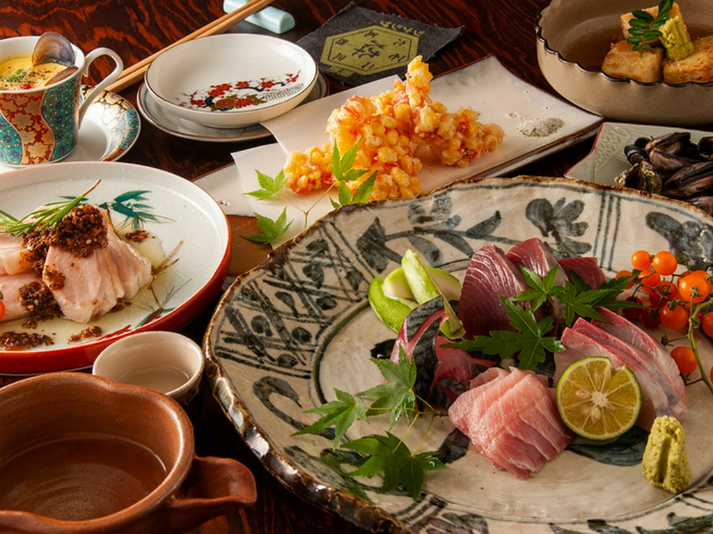 新年の各種ご宴会におススメのコースもご用意しております。