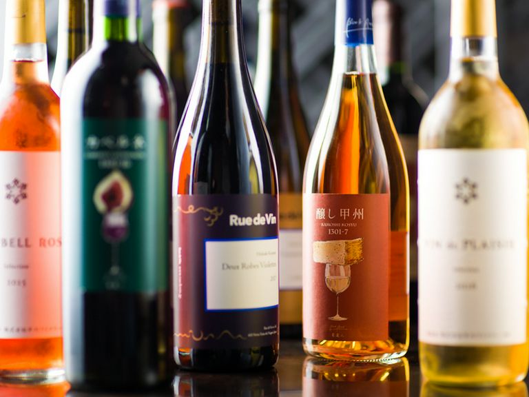 秋田の酒店から仕入れる日本のワインは、今後さらに充実の予定