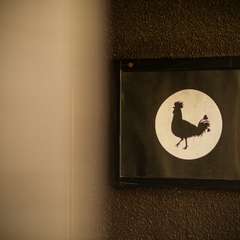 遊び心が光るモノトーンのサインが可愛らしい