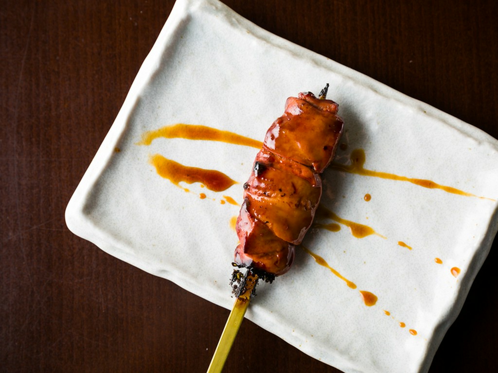 絶妙な焼き加減で、滑らかな舌触りが際立つ『白ればー』