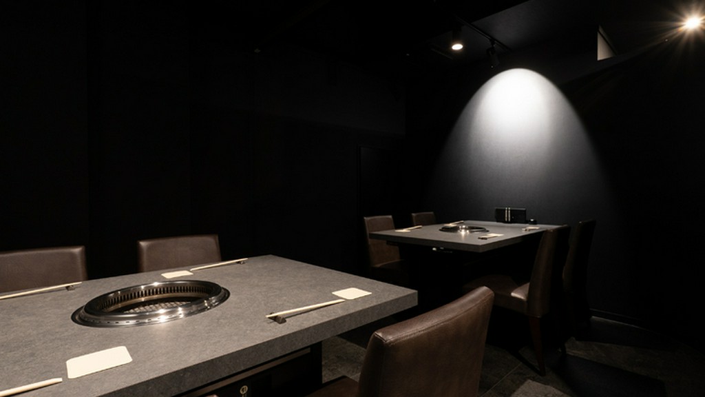 煙を気にせず、スタイリッシュに焼肉を楽しめるのが魅力的