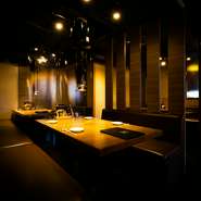 食にこだわりを持つ人たちを納得させたいなら、ぜひ。仙台牛を使った炭火焼肉と行き届いたサービスによって、それぞれのシーンに合わせた上質な時間を提供してもらえます。人気店のため、予約するなら早めが必須。