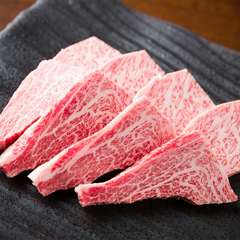 赤身とサシとの絶妙なバランスにより、牛肉のおいしさを堪能『仙台牛塩上カルビ100g（4枚）』