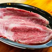 薄くスライスされたサーロインが至福の時間をもたらす『黒毛和牛ミルフィーユロース』