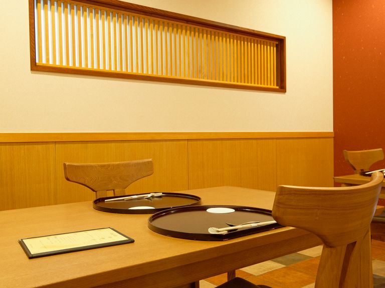 旬を味わう上質な割烹料理で、粋な大人デートを
