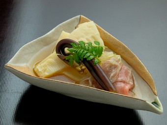 地元で育った新鮮な筍を厳選和牛と贅沢に。『筍と黒毛和牛のしゃぶしゃぶ』