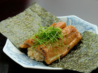 各地の旬の魚介類を入荷。焼いて良し、煮て良しの絶品料理を満喫