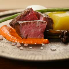 炭火の香り、濃厚な旨みがあふれる『牛ヒレ肉の炭火焼き』