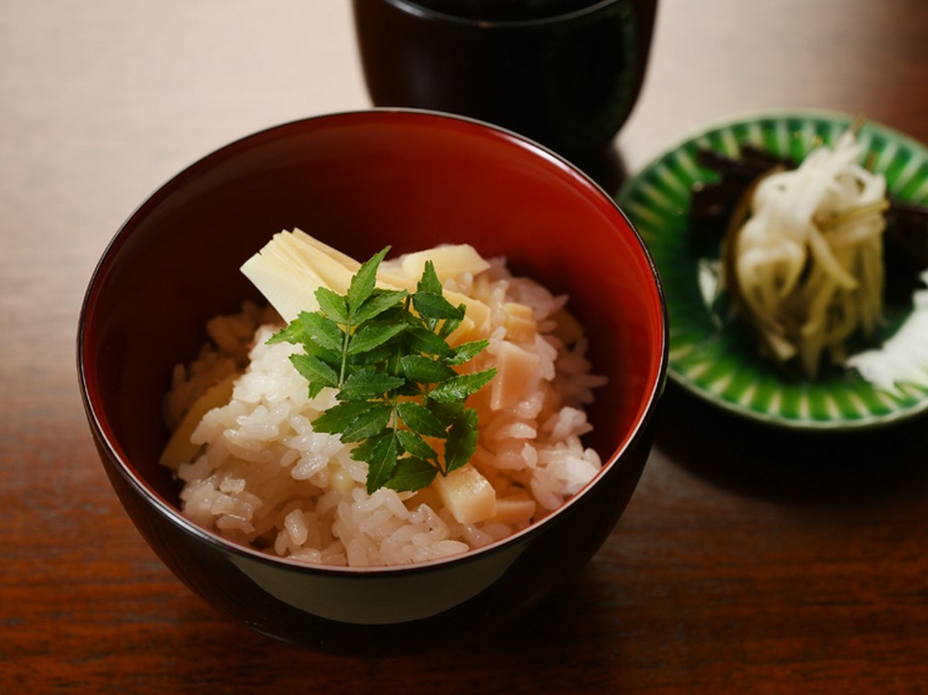《主食》筍御飯・赤出し・香の物
