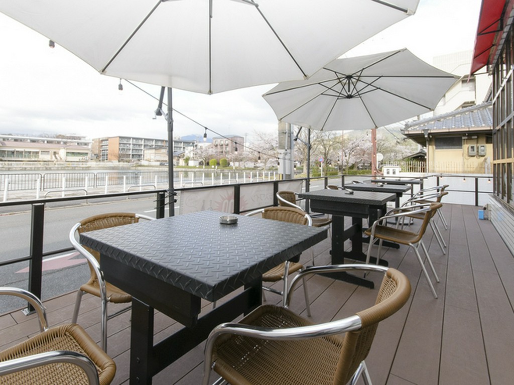 愛犬仲間と集まって、“我が子自慢”に花を咲かせる