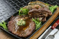 「お肉」を心ゆくまで堪能できる『鉄板ステーキ盛り合わせ』