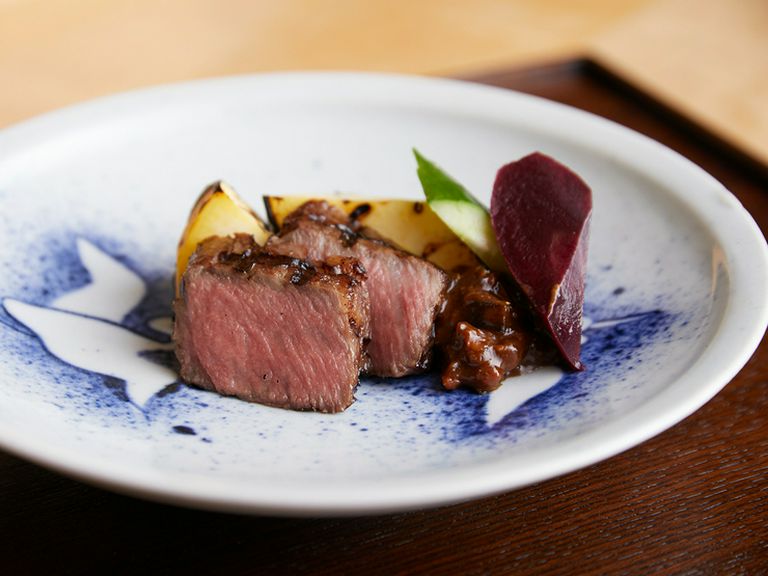 自家製のもろみ味噌を付けていただく『旬の食材の焼き物（お肉）』