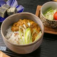 京都伏見月の桂のにごり酒と九条葱を使った京風カレー
サラダ・茶碗蒸し・味噌汁・デザート