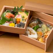 京料理ほうざんのお持ち帰り用、使い捨て二十段弁当箱で、季節の味わいを手軽にお楽しみいただけます。2日前までにご予約下さい（お引き取りのみの商品となります）