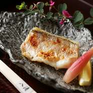 皮はパリッと、身はふっくら仕上げる『焼物』