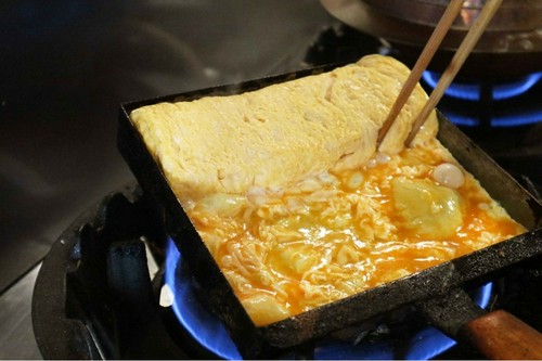 割烹の技を活かして、丁寧に巻かれた『だし巻き』