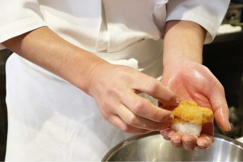 絶妙な力加減が、口の中でほろりとほぐれるような食感を実現