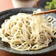 香りや味、喉ごしといった、蕎麦の神髄がしっかりと堪能できる『ざる蕎麦』