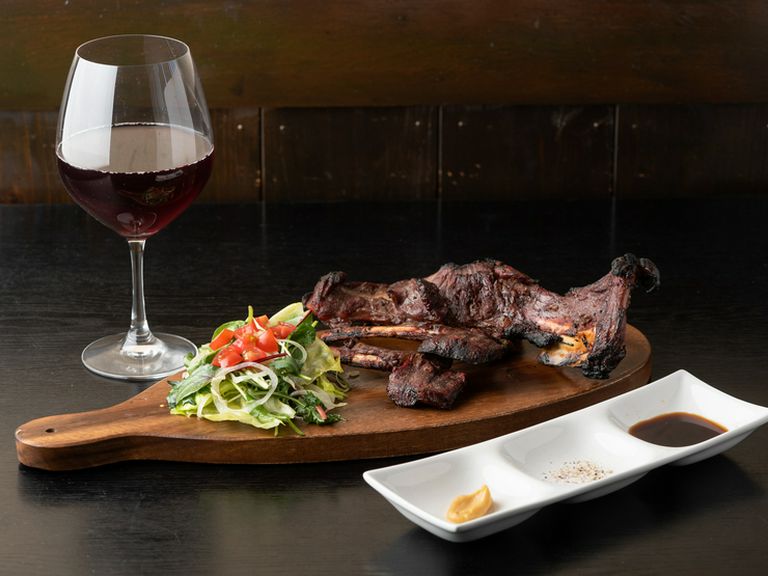 お腹いっぱい肉を食べたい時に。多種多様な肉料理が揃う店