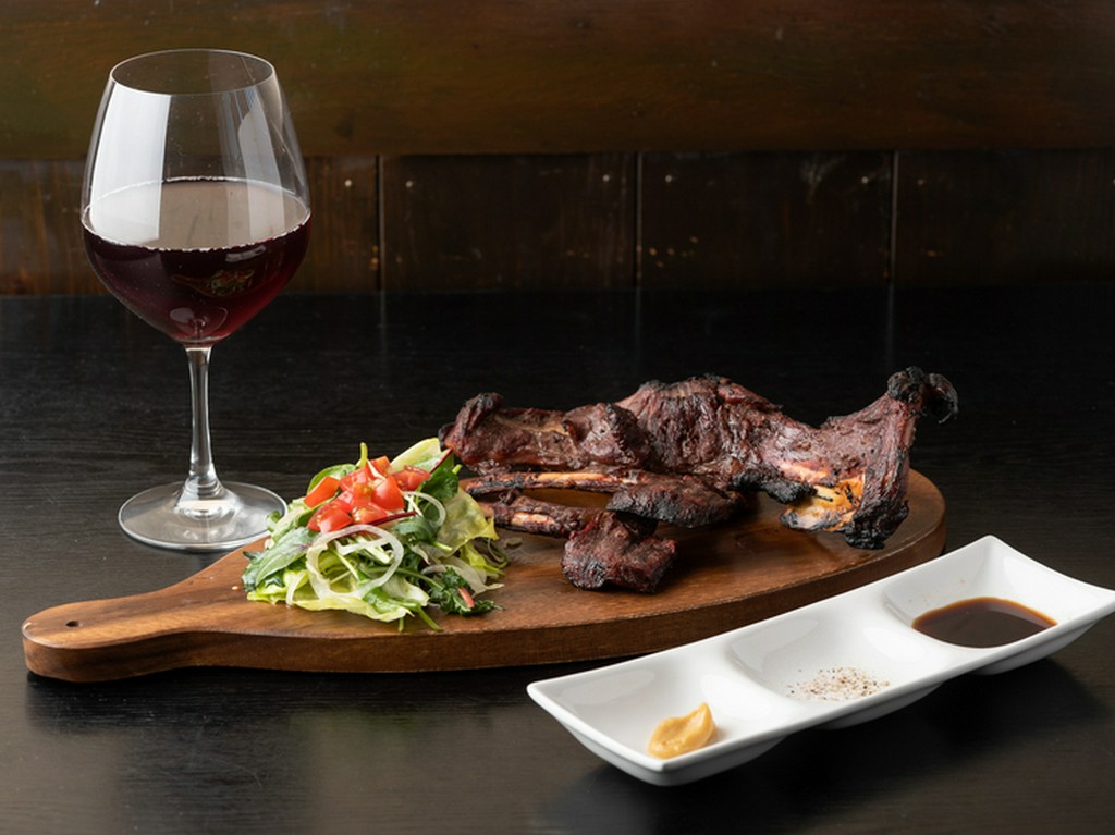 お腹いっぱい肉を食べたい時に。多種多様な肉料理が揃う店