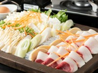 ・和牛肉　800円
・牛ホルモン　650円
・猪肉　900円
・かしわ　550円
・うどん1玉　150円
・ご飯　150円
・生卵1個　80円
・チーズ　100円
※追加肉は80gになります。お肉をご注文頂くと野菜は付いてきます。