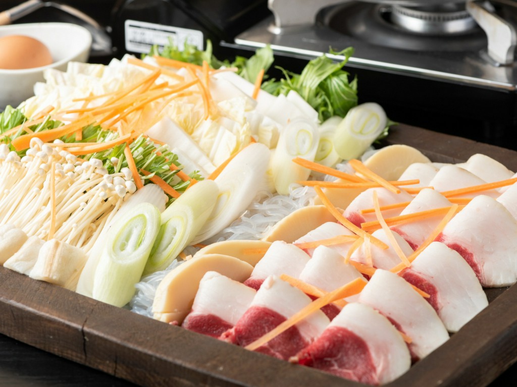 国産黒毛和牛やジビエなど、バリエーションに富んだ肉を使用