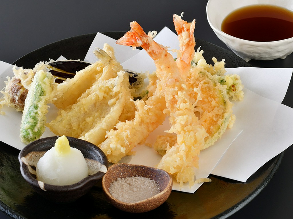 蕎麦焼酎や蕎麦湯割りなど、蕎麦店ならではのラインアップ