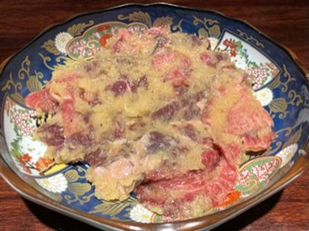 ［名物］ニンニク肉盛り