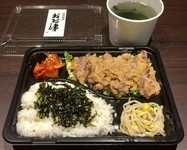 ・ご飯大盛り無料、わかめスープ付き