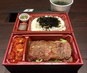 ・ご飯大盛り無料、わかめスープ付き
・キムチ、ナムル、浅漬け選択