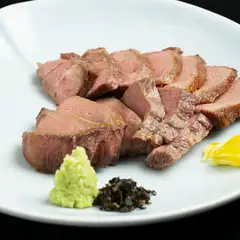 炭火でじっくり！旨みが凝縮『厚切り牛タン』