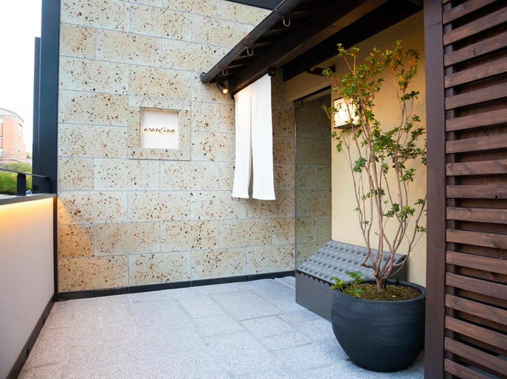 心地良く食事を楽しみ、新たな家族との一歩を踏み出して