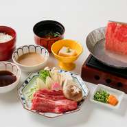 小鉢・胡麻豆腐・向付（鮪）・八寸・季節の御飯・香物・赤出汁又はお吸物
・茶碗蒸し付　2640円
