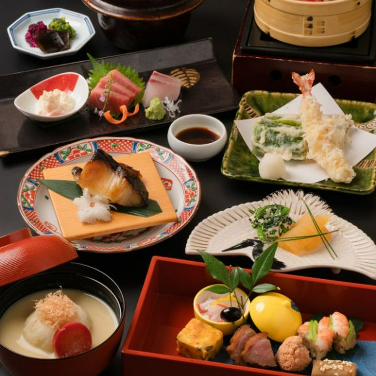 【月会席】旬の食材を堪能・鰤の蕪鍋など