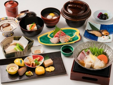 【月会席】旬の食材を堪能・鰤の蕪鍋など