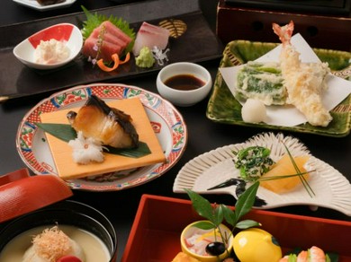 【月会席】旬の食材を堪能・鰤の蕪鍋など