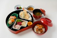 八寸・向付（三種）・揚物・茶碗蒸し
・うなぎ丼・香の物・お吸い物　又は　赤出汁