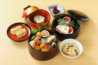 光悦水指弁当 ～旬の食材を詰め合わせたお弁当です～