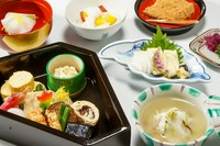 京都の代表的な食材「ゆば」を中心に、冬の味覚をふんだんに取り入れた特別プランです。
体に優しいゆばの繊細な味わいと、甘鯛のかぶら蒸しを、ゆったりとお楽しみください。
