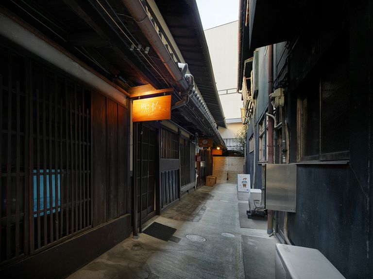 袋小路に並ぶ、歴史を感じさせる京町家