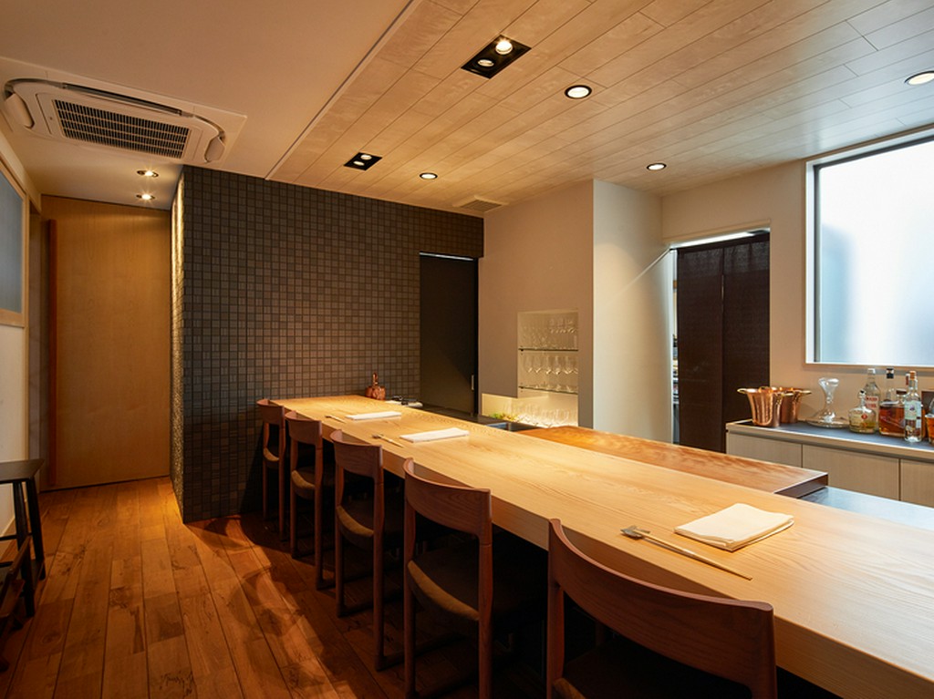 カウンター6席の店内に満ちているこだわり