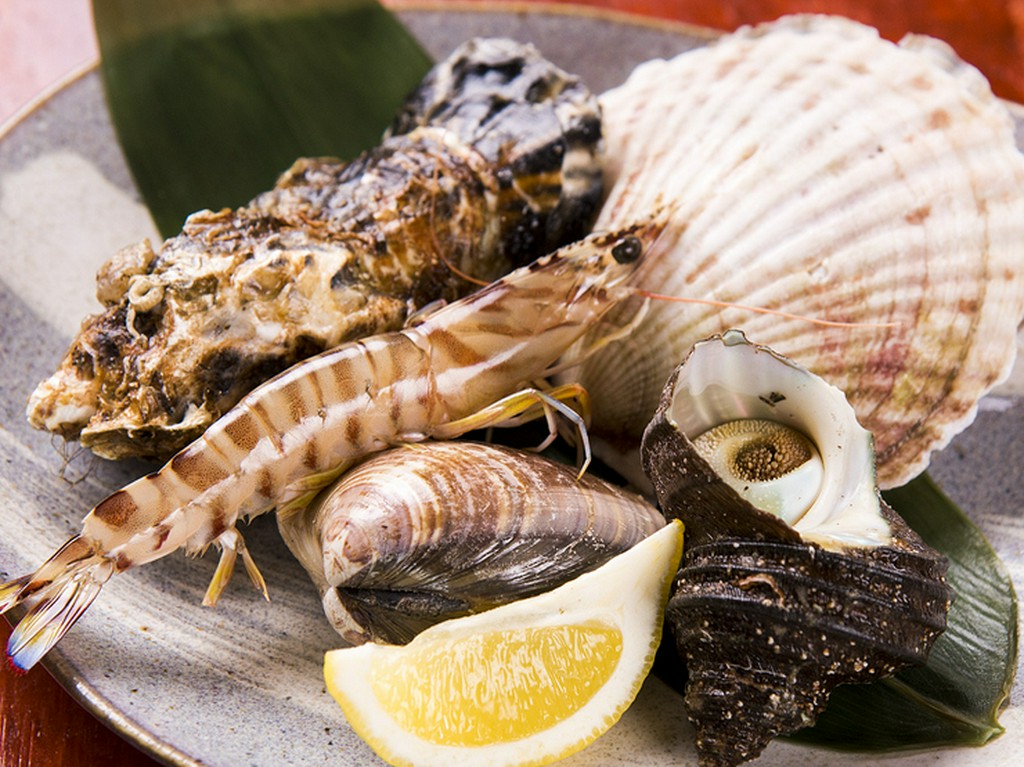 食もお酒も会話も進む！　焼き立てを食す楽しみを共有