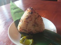 ジャコと味噌とネギ
の焼きオニギリです!