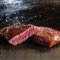 さすがA5ランク、赤身と霜降りを好みで選べる『黒毛和牛の最高級ステーキ』