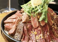 ビジュアルもインパクト満点！　長萩和牛モモ、長萩和牛白、豪フィレ の『長萩和牛プレミア　450g』