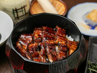 備長炭で香ばしく焼き上げた『浜名湖うな重特上』
