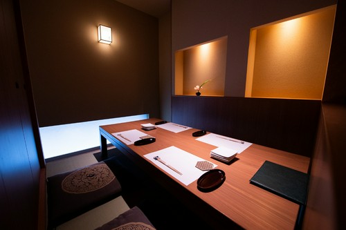 接待や家族での食事にオススメ。6名様までの座敷