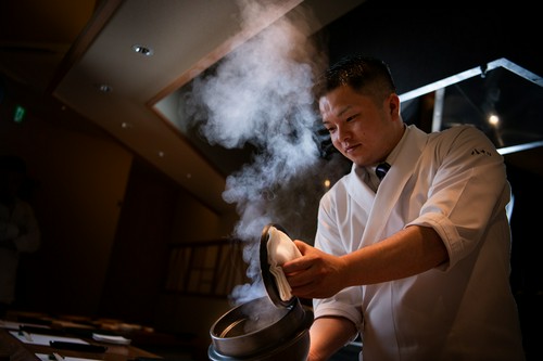 釜からぶわっと立ち上る、熱々の蒸気