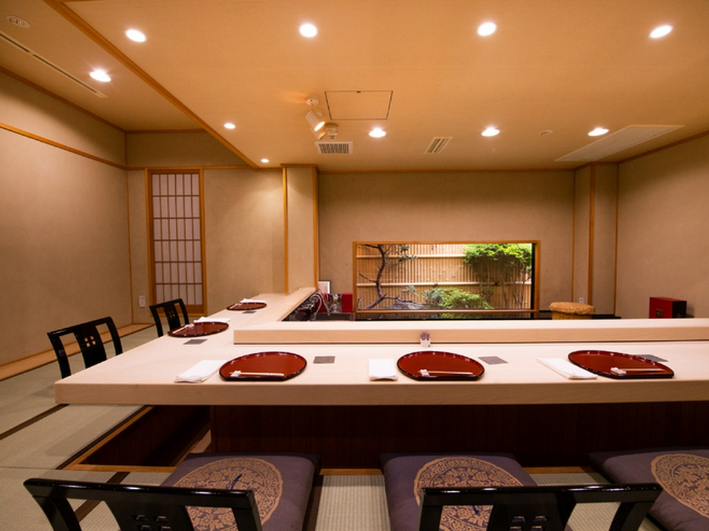 鮨を楽しむための貸切カウンター席
